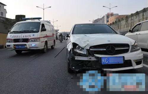 女子隧道停车被撞身亡